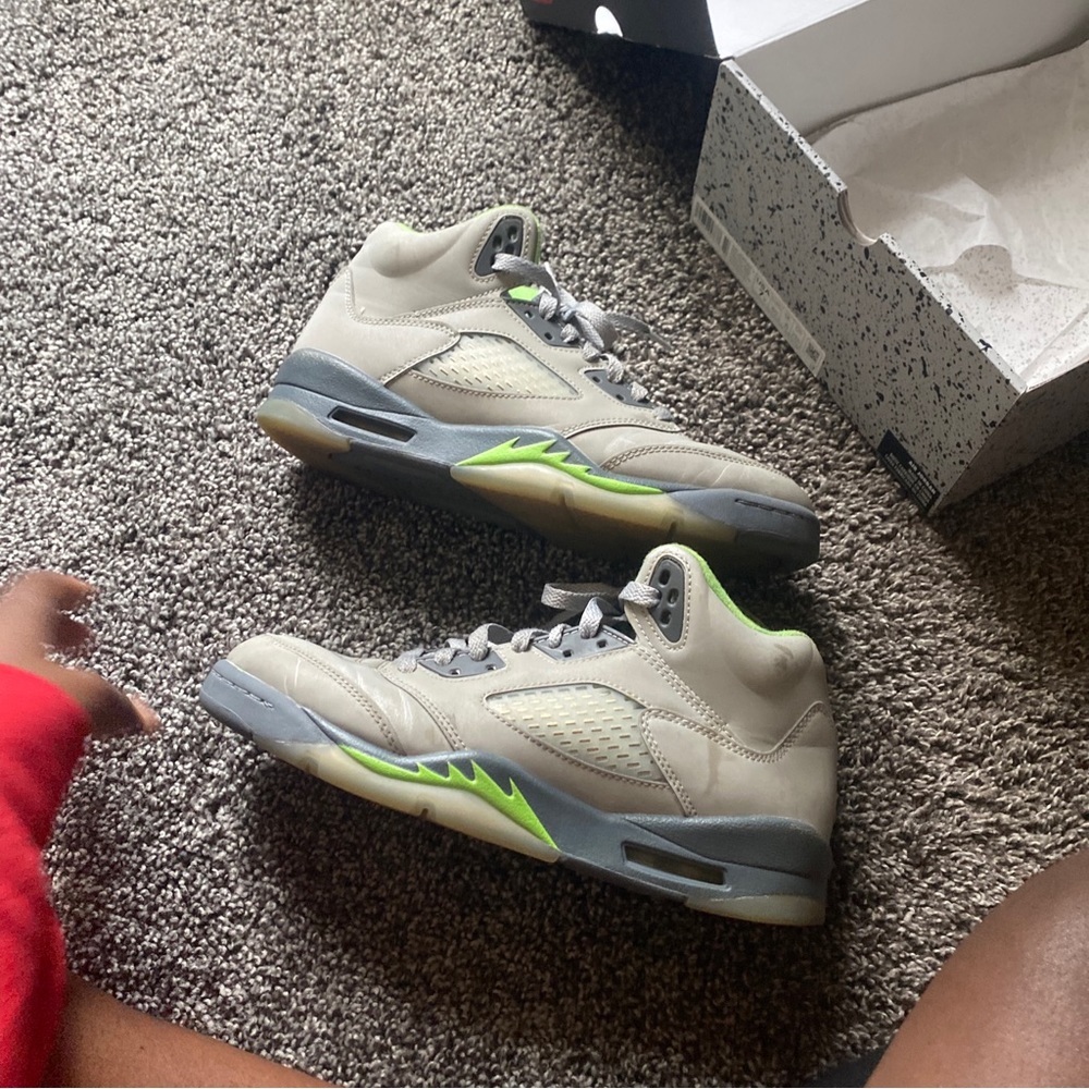 grey and green 5s